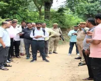प्रतापगढ़ :  सड़क निर्माण में लापरवाही पर डीएम सख्त,गैरहाजिर कानूनगो का वेतन रोका