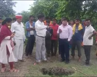 रायबरेली :  बारिश ने खोला ओई गांव का इतिहास, जमीन धंसते ही दिखने लगीं प्राचीन ईंटों की दीवार