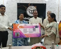 रायबरेली में शिक्षकों को मिला कैशलेस हेल्थ कार्ड, अब 5 लाख तक इलाज की सुविधा; जानिए किस योजना का मिला लाभ