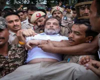 तीन घंटे का प्रदर्शन, सरकार का मान मनौव्वल :  राहुल-प्रियंका और अखिलेश की हिरासत से रिहाई तक… जानिये यह बड़ी बातें