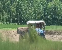 Shravasti News : प्रतिबंध के बावजूद धड़ल्ले से मिट्टी खनन, दिन के उजाले में ट्रैक्टर-ट्राली से ढुलाई; जिम्मेदार बेखबर