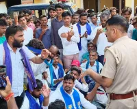 Rampur News : तिरंगा यात्रा में नारेबाजी पर बवाल! ‘जय भीम’ बोलने पर छात्र से मारपीट का आरोप, थाने पहुंची भीम आर्मी