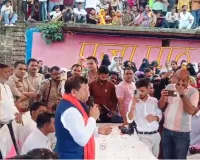 Sitapur News : मकान-दुकानों पर कब्जे के आरोप से मचा हड़कंप, चौपाल में छलका मुस्लिम समुदाय का दर्द; वायरल वीडियो के बाद दहशत, मंत्री से लगाई न्याय की गुहार