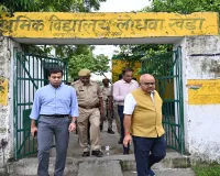 Kanpur News : प्राथमिक विद्यालय में डीएम का छापा, 1 शिक्षक व 3 बच्चे मिले उपस्थित, BEO का का वेतन रुका