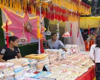 Raksha Bandhan 2026 : रक्षाबंधन पर सजा राखी बाजार, कोलकाता और अहमदाबाद की राखियां बनीं लोगों की पसंद, 10 से 600 रुपये तक के दाम