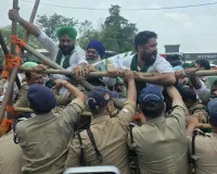 रुद्रपुर में किसानों का हल्लाबोल! कलेक्ट्रेट घेरने पहुंचे किसनों  की पुलिस से धक्का-मुक्की, बैरिकेडिंग तोड़ी, हाईवे जाम