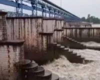 Lakhimpur News:  बनबसा बैराज से छोड़ा गया 1.20 लाख क्यूसेक पानी, शारदा का जलस्तर बढ़ने से गांवों में बाढ़ का खतरा 