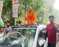 Barabanki News : CM योगी के हमशक्ल ‘योगी सेवक’ की अगुवाई में निकली तिरंगा यात्रा, ट्रैक्टर-बाइक के साथ उमड़ा हुजूम; सियासत भी गरमाई