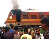 Budaun News : कासगंज-बरेली पैसेंजर ट्रेन के इंजन में लगी भयंकर आग, लोको पायलट की सूझबूझ से बची सैकड़ों यात्रियों की जान