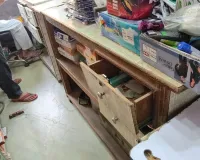 Budaun News : शहर के मेन बाजार में 3 दुकानों से लाखों की चोरी, CCTV का DVR भी ले उड़े चोर
