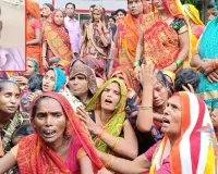 लखीमपुर खीरी :लापता ई-रिक्शा चालक का सुराग न मिलने पर परिजनों का SP दफ्तर पर हंगामा