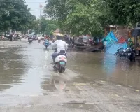 Budaun News : जलभराव और जर्जर सड़कों से लोग बेहाल, मरम्मत के नाम पर विभाग ने की सिर्फ खानापूर्ति