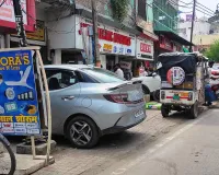 Bareilly News : स्मार्ट सिटी में फुटपाथ व डिवाइडरों पर कब्जे, मुश्किल में डगर