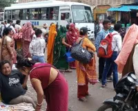 Budaun News : रक्षाबंधन के चलते रेलवे स्टेशन और रोडवेज बस स्टैंड पर रही भारी भीड़