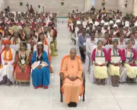 मैं गा नहीं सकता... लेकिन गलत लोगों पर बुलडोजर तो चलवा ही सकता हूं, CM योगी ने कलाकारों से की मजेदार अंदाज में संवाद