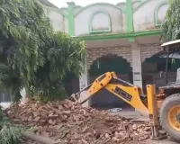 मुजफ्फरनगर में बड़ी कार्रवाई : धर्म परिवर्तन के मामले अवैध घोषित किए गए मदरसे पर गरजा बुलडोजर, जानें मामला