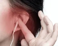 Health Alert: लगातार 1 घंटे से ज्यादा हेडफोन और मोबाइल का इस्तेमाल सुनने की क्षमता पर डाल सकता है असर, KGMU की स्टडी में खुलासा