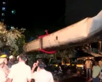 मुंबई के कुर्ला में बड़ा हादसा: रेलवे की बिजली लाइन पर गिरी क्रेन, 6 घायल; कई मकान क्षतिग्रस्त