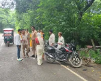 Sultanpur Accident News: मौत के मुंह में पहुंचा बाइक सवार! अनियंत्रित ट्रक ने मारी जोरदार टक्कर, गंभीर हालत में रेफर