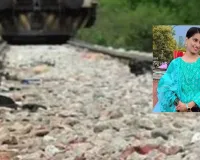 Gonda News:  फूल तोड़ने गई युवती की मालगाड़ी से कटकर मौत, रेलवे ट्रैक में फंसा था पैर