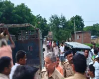 अमेठी न्यूज : नहर किनारे युवक का शव मिलने से सनसनी, चेहरे पर झुलसने के निशान, परिजनों में कोहराम
