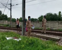 Auraiya News: चलती ट्रेन के पायदान पर बैठना पड़ा भारी, संतुलन बिगड़ा तो गई 23 वर्षीय युवक की जान