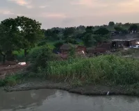 Barabanki Flood : सरयू ने मिटा दी गांव की पहचान! कभी गुलजार तपेसिपाह में अब सिर्फ एक परिवार, संजय सेतु पर भी खतरा