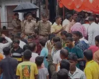 आसमान से बरसे फूल और गूंज उठा हर-हर महादेव! बाराबंकी के तीन शिवधामों में हेलीकॉप्टर से पुष्पवर्षा का अद्भुत नजारा