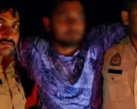 बाराबंकी में पुलिस मुठभेड़: लूट का वांछित आरोपी पैर में गोली लगने के बाद गिरफ्तार