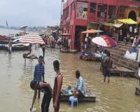 Varanasi Flood : गंगा का जलस्तर बढ़ा, घाटों पर आवाजाही बाधित; 33 गांवों पर बाढ़ का खतरा