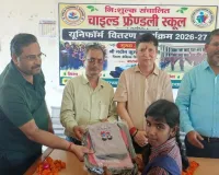 बाराबंकी में 100 बच्चों को मिली मुफ्त यूनिफॉर्म और स्कूल बैग, बीएसए बोले- शिक्षा से खुलते हैं सम्मान और आत्मनिर्भरता के द्वार