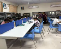 कानपुर का जिला पुस्तकालय बना युवाओं का ‘नॉलेज हब’, 400 छात्र कर रहे प्रतियोगी परीक्षाओं की तैयारी