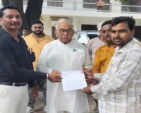 Gonda News : शिक्षणेत्तर कर्मचारियों ने मांगी कैशलेस चिकित्सा सुविधा, भाजपा जिलाध्यक्ष को सौंपा ज्ञापन