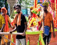 Moradabad News: कांवड़ियों पर ड्रोन से पुष्पवर्षा, नगर निगम के शिविर में शिवभक्तों की सेवा