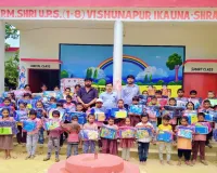 Shravasti News : शिक्षक विवेक पटेल ने पेश की मिसाल, लगातार आठवें साल 125 बच्चों को बांटी शैक्षणिक सामग्री