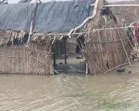 Barabanki News : लाल निशान छूने लगी सरयू नदी, गुनौली गांव में घरों तक घुसा बाढ़ का पानी