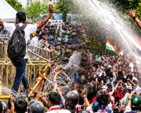 Jharkhand Protest : JPSC-JSSC परीक्षा विवाद पर छात्रों का हल्लाबोल, 8वीं बैरिकेडिंग तोड़ी; वाटर कैनन के बीच विधानसभा की ओर बढ़ा मार्च