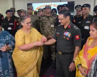 Raksha Bandhan : Lucknow की महापौर ने सैनिकों की कलाई पर बांधी राखी, कहा- देश की रक्षा करने वालों के साथ पूरा लखनऊ