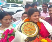 CWG में ब्रॉन्ज़ जीतकर लौटीं उन्नति शर्मा का भव्य स्वागत, बोलीं- अगला लक्ष्य एशियन गेम्स और ओलंपिक में गोल्ड