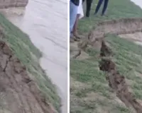 Barabanki News : सरयू का बढ़ता जलस्तर बना आफत, तेज कटान में सैकड़ों बीघा धान की फसल नदी में समाई
