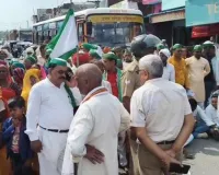Shravasti News : जलभराव से नाराज किसानों ने ट्रैक्टरों के साथ किया प्रदर्शन, बौद्ध परिपथ आधे घंटे तक जाम