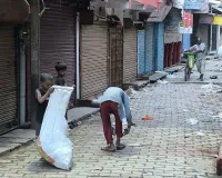 Bahraich News: पयागपुर में बदहाल बचपन की तस्वीर, किताबों की जगह कूड़े का बोरा उठा रहे मासूम व्यवस्था पर सवाल