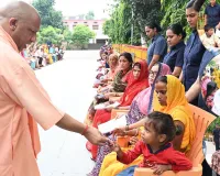 जनता दर्शन में बोले CM योगी, 'घबराइए मत, आपकी समस्या का समाधान जरूर होगा'