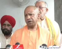 UP Monsoon Session: विधानसभा की कार्रवाही कल तक के लिए स्थगित, ‘दान पेटी’ लेकर विधानसभा पहुंचे सपा विधायक