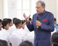 'इंटरनेट, ब्लूटूथ या Wi-Fi से नहीं जुड़ी होती EVM'... लखनऊ में CEC ज्ञानेश कुमार का बड़ा बयान, युवाओं को फेक न्यूज से भी किया सावधान