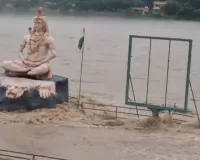 कानपुर में गंगा का रौद्र रूप,  अलकनंदा-मंदाकिनी का जलस्तर बढ़ने से डूबे घाट; निचले इलाकों में बाढ़ जैसे हालात 