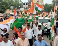 लखनऊ में दिखा देशभक्ति का सैलाब, 2 हजार फीट लंबे तिरंगे की ह्यूमन चेन ने खींचा सबका ध्यान