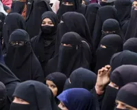 स्कूल यूनिफॉर्म के साथ हिजाब की मांग, इलाहाबाद हाईकोर्ट ने क्यों खारिज की छात्रा की याचिका?