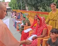 जनता  दर्शन में पहुंचे 200 लोग, किसी ने इलाज तो किसी ने जमीन की समस्या बताई; CM योगी ने कहा- परेशान न हों, होगा समाधान