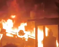 आजमगढ़ में डीजल टैंकर में भीषण विस्फोट, तीन लोग जिंदा जले; बिजली के पोल से टकराने के बाद लगी आग